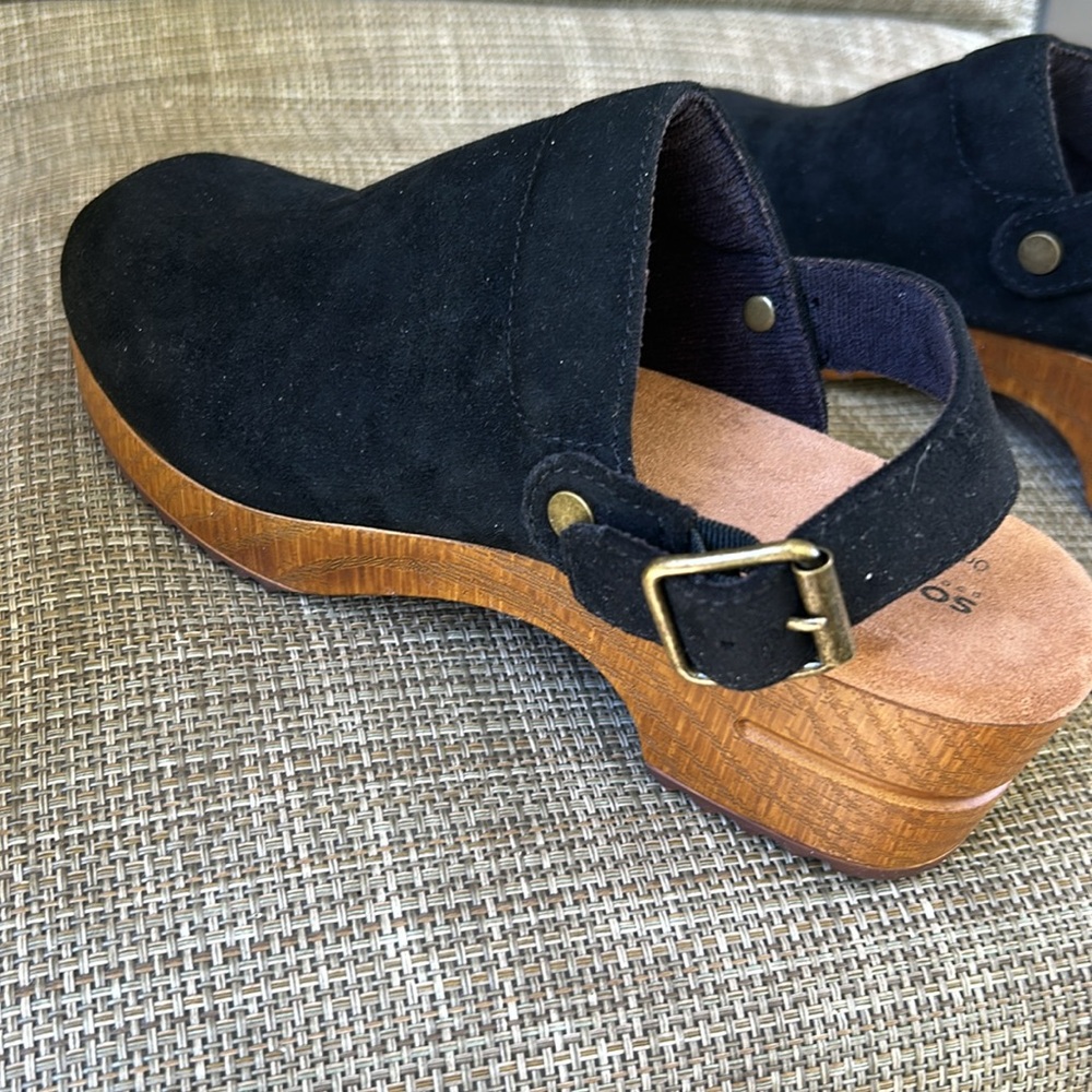 NWT Sonoma Black Soes size 6.5 Ortholite ECO